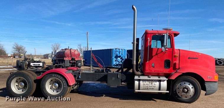 image for item DL1458 1994 International 9200  semi truck