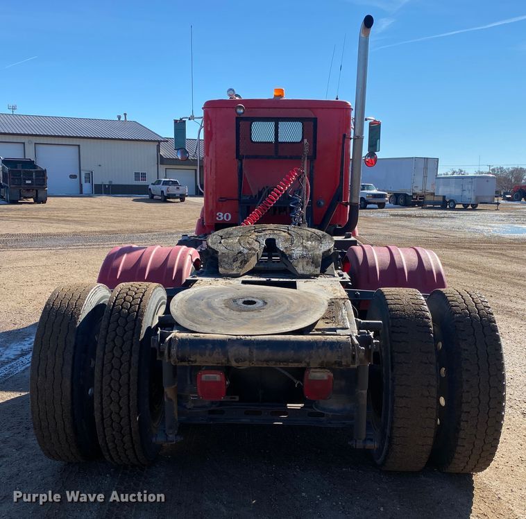 image for item DL1458 1994 International 9200  semi truck