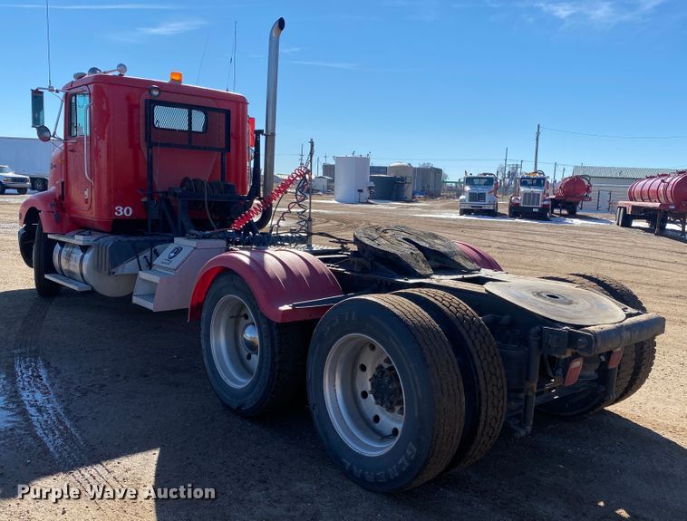 image for item DL1458 1994 International 9200  semi truck