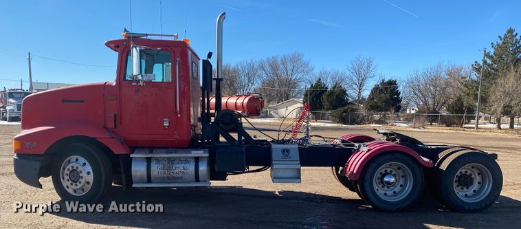 image for item DL1458 1994 International 9200  semi truck