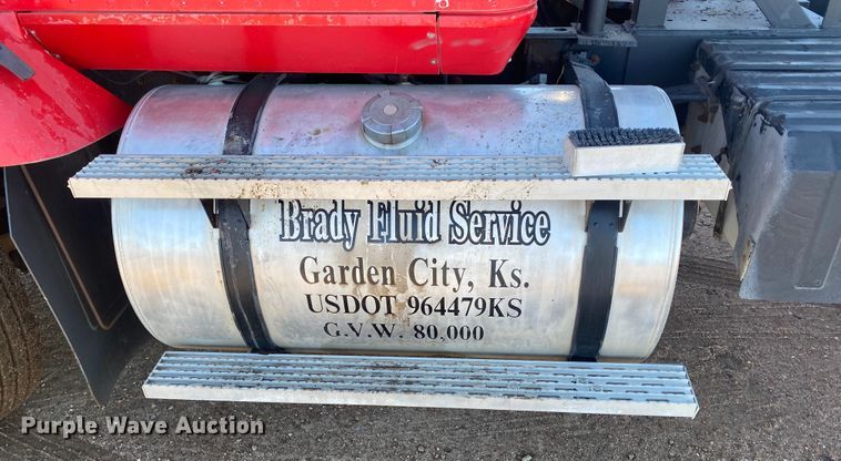 image for item DL1458 1994 International 9200  semi truck