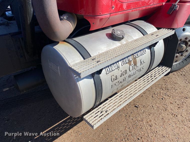 image for item DL1458 1994 International 9200  semi truck