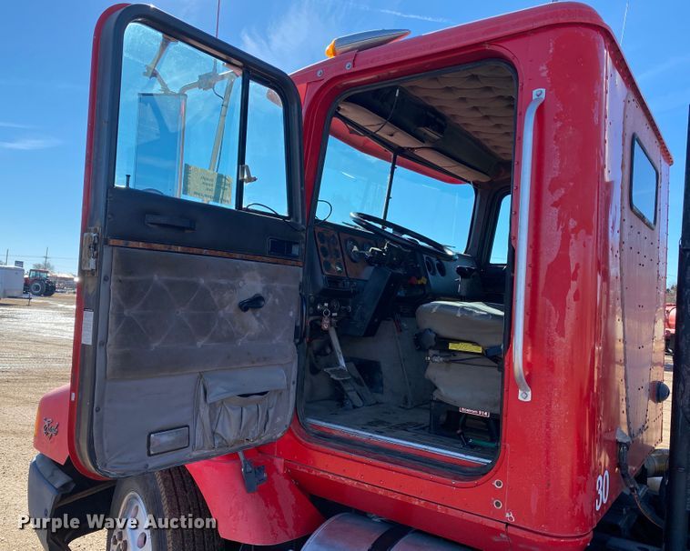 image for item DL1458 1994 International 9200  semi truck