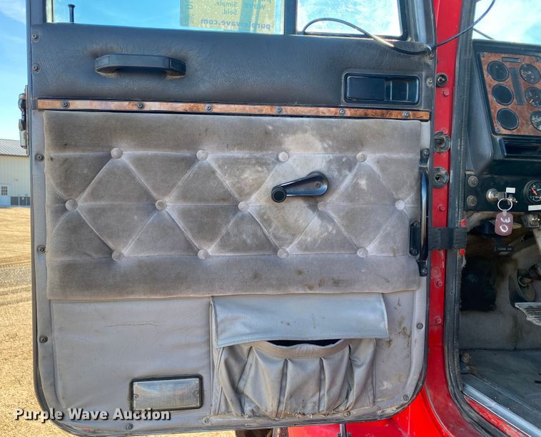 image for item DL1458 1994 International 9200  semi truck