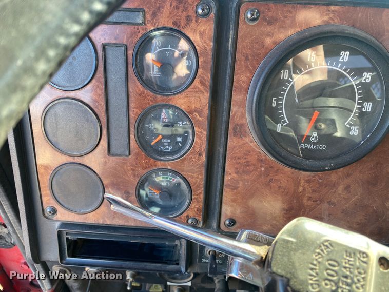 image for item DL1458 1994 International 9200  semi truck