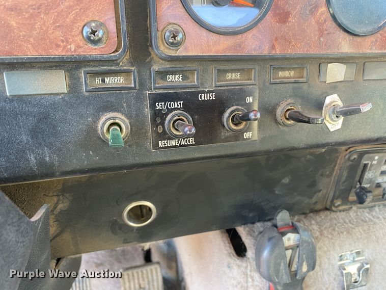 image for item DL1458 1994 International 9200  semi truck