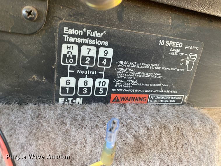 image for item DL1458 1994 International 9200  semi truck