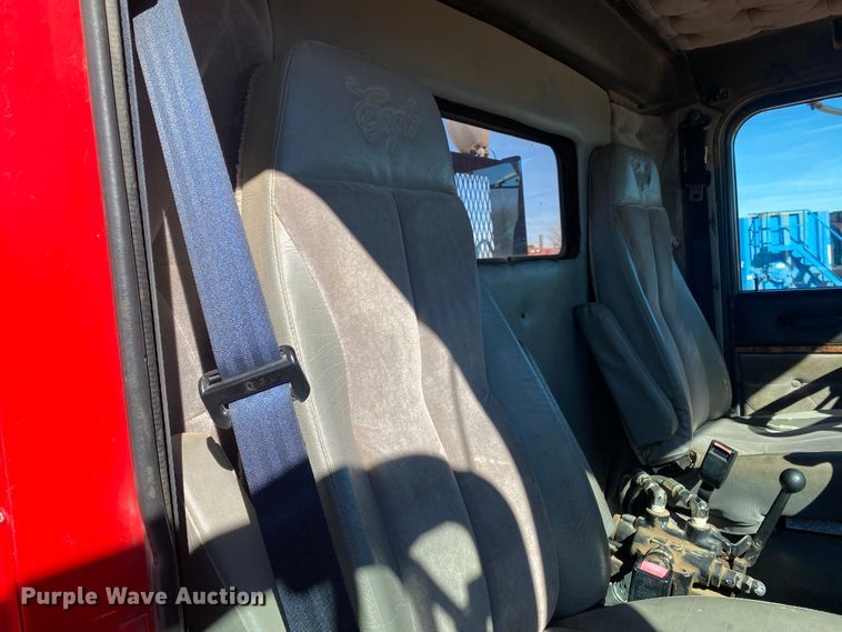 image for item DL1458 1994 International 9200  semi truck