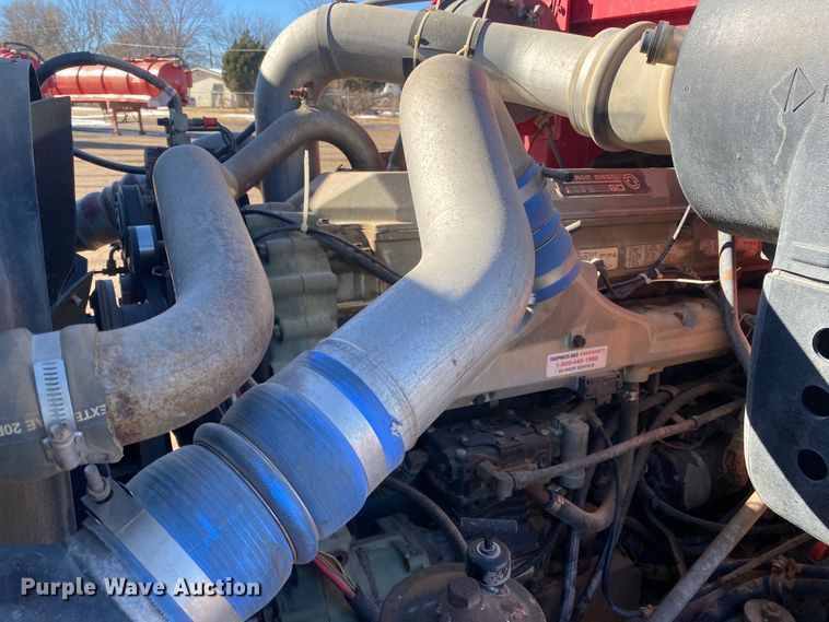 image for item DL1458 1994 International 9200  semi truck