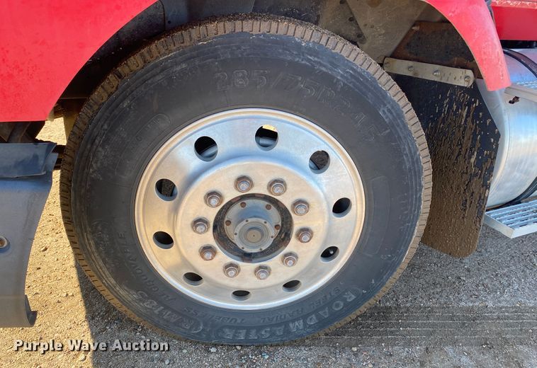 image for item DL1458 1994 International 9200  semi truck