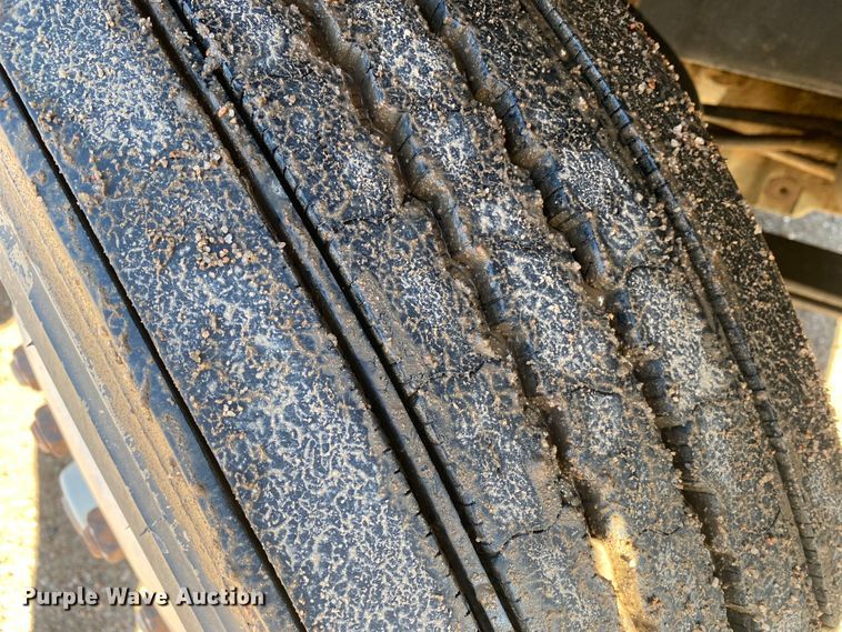 image for item DL1458 1994 International 9200  semi truck