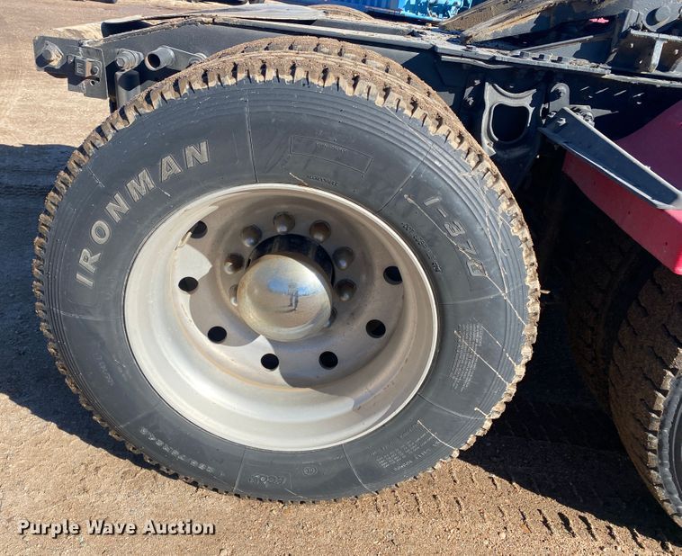 image for item DL1458 1994 International 9200  semi truck