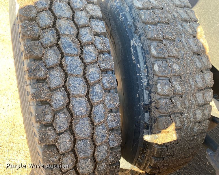 image for item DL1458 1994 International 9200  semi truck