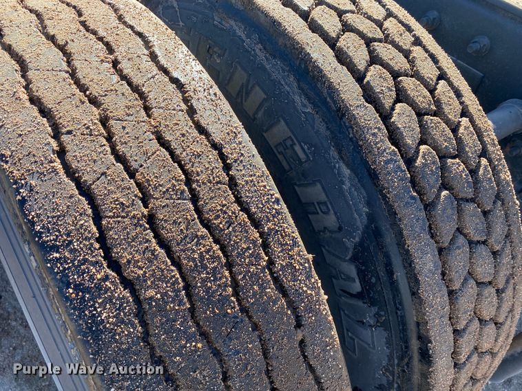 image for item DL1458 1994 International 9200  semi truck