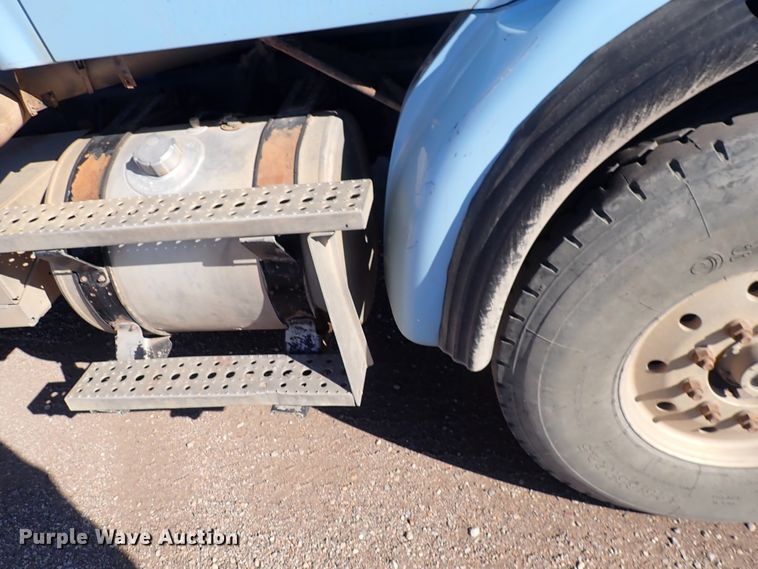 image for item DN2163 2007 Sterling LT9500  roll-off container truck