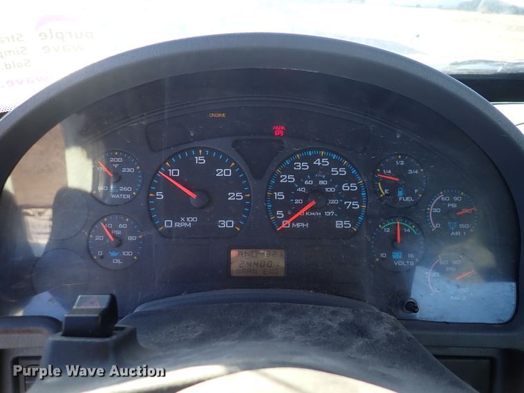 image for item DN2487 2002 International 4400  semi truck