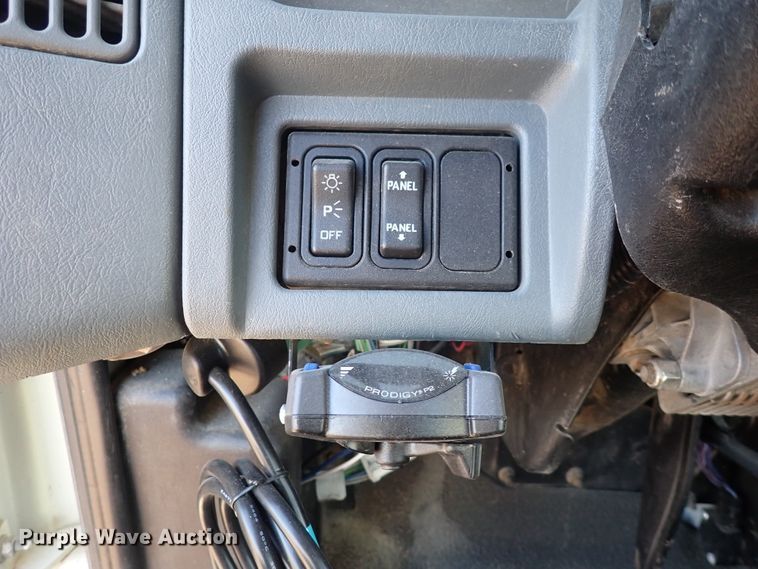 image for item DN2487 2002 International 4400  semi truck