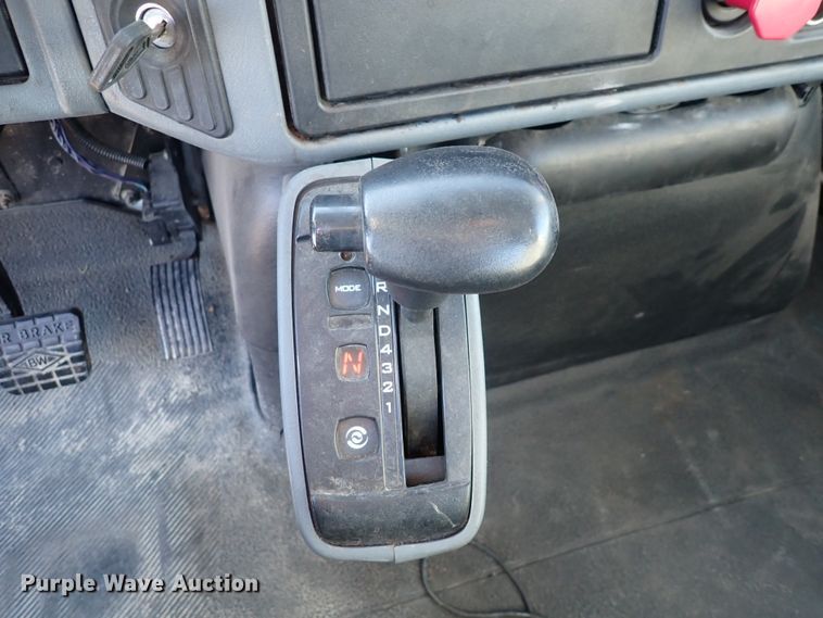 image for item DN2487 2002 International 4400  semi truck