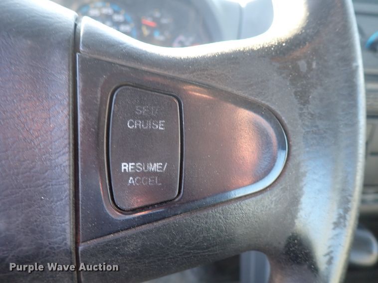 image for item DN2487 2002 International 4400  semi truck