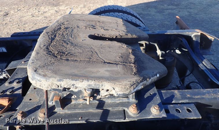 image for item DN2487 2002 International 4400  semi truck