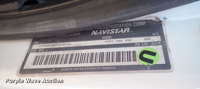 image for item DN2487 2002 International 4400  semi truck