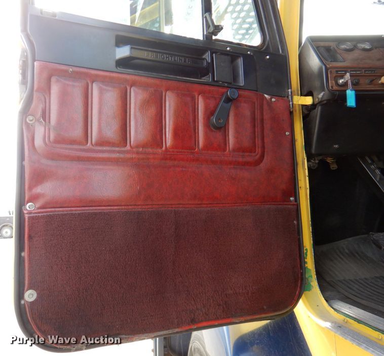 image for item DN2720 2001 Freightliner FLD112  semi truck with Cottrell car carrier trailer