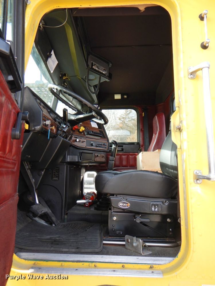 image for item DN2720 2001 Freightliner FLD112  semi truck with Cottrell car carrier trailer