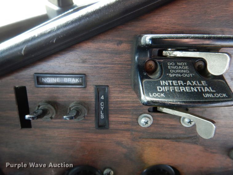 image for item DN2720 2001 Freightliner FLD112  semi truck with Cottrell car carrier trailer