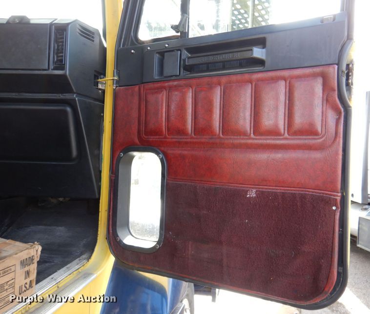 image for item DN2720 2001 Freightliner FLD112  semi truck with Cottrell car carrier trailer