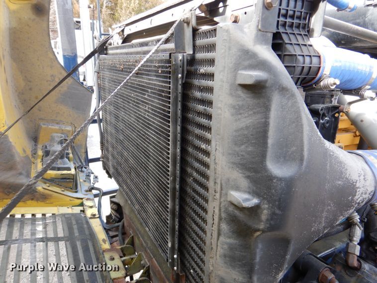 image for item DN2720 2001 Freightliner FLD112  semi truck with Cottrell car carrier trailer