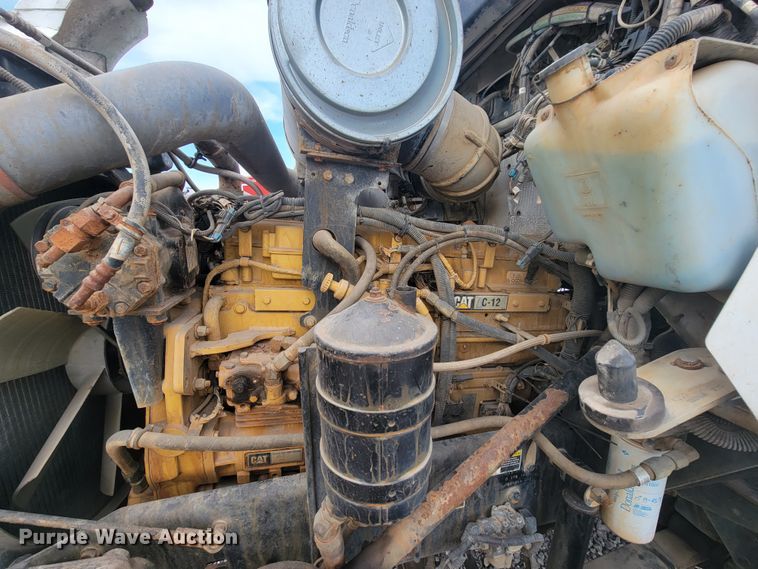 image for item HF9263 2001 Kenworth T800  semi truck