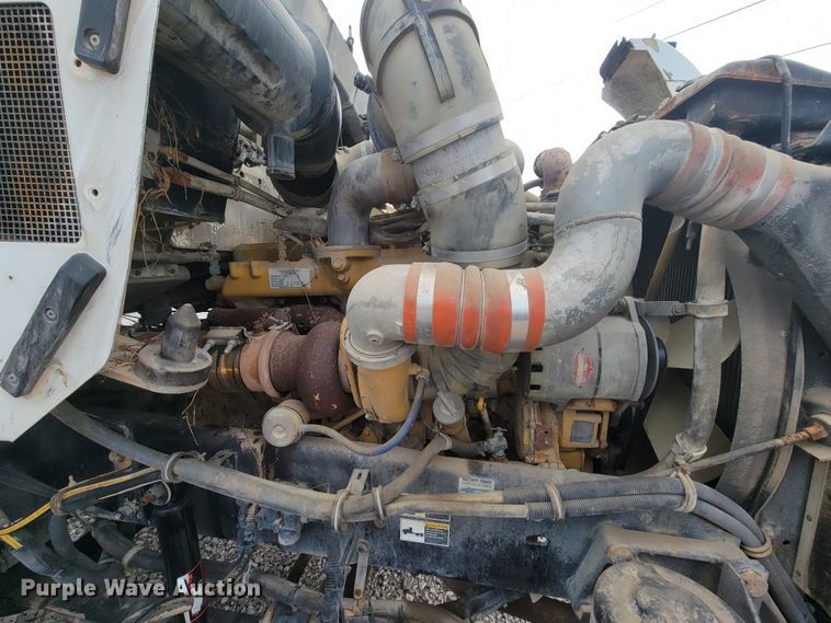 image for item HF9263 2001 Kenworth T800  semi truck