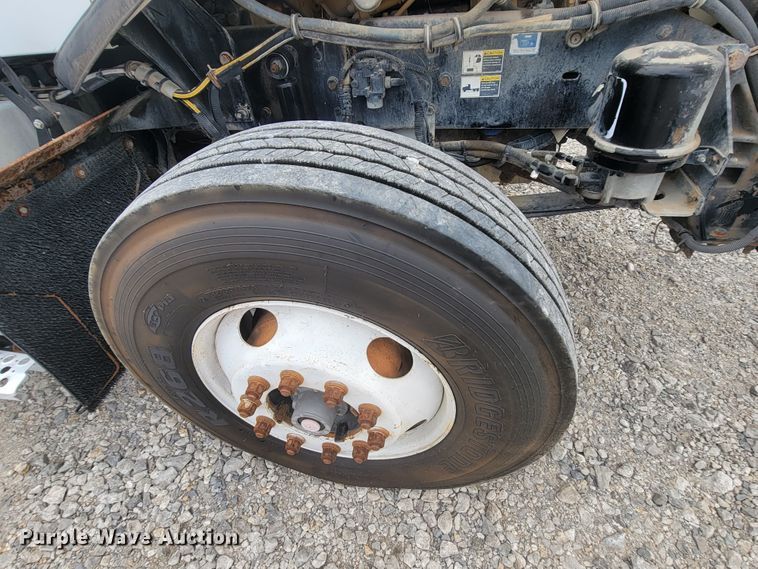 image for item HF9263 2001 Kenworth T800  semi truck