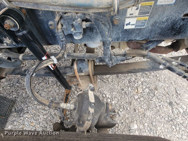 image for item HF9263 2001 Kenworth T800  semi truck