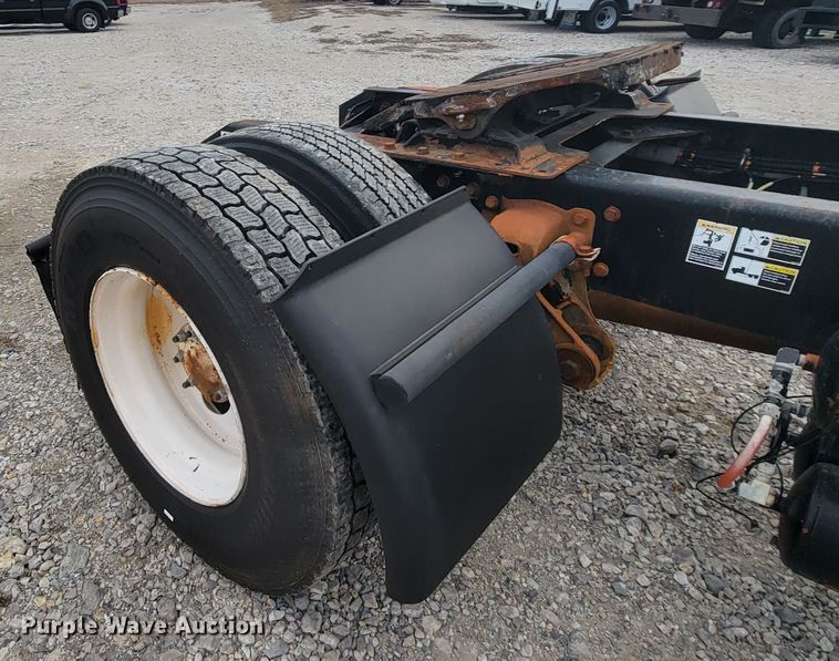 image for item HF9263 2001 Kenworth T800  semi truck