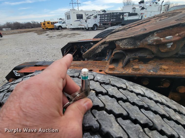 image for item HF9263 2001 Kenworth T800  semi truck