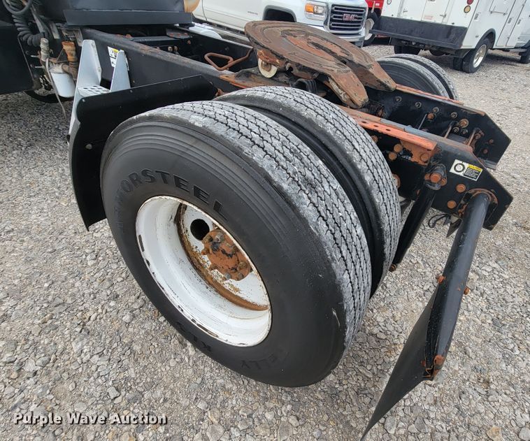 image for item HF9263 2001 Kenworth T800  semi truck