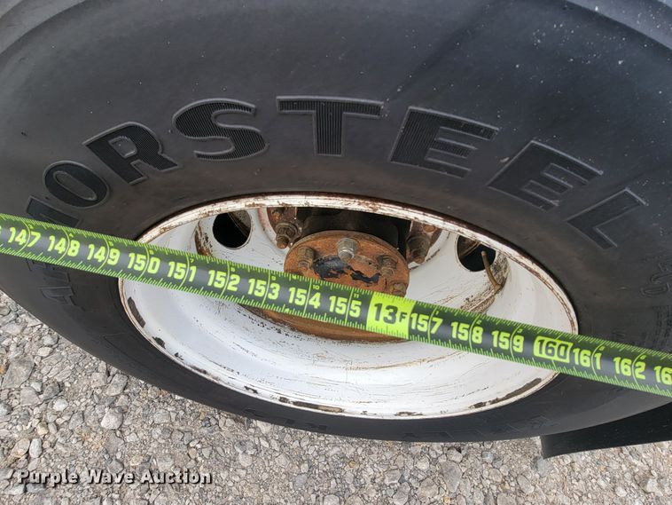 image for item HF9263 2001 Kenworth T800  semi truck