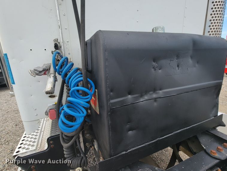 image for item HF9263 2001 Kenworth T800  semi truck