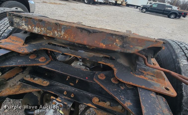 image for item HF9263 2001 Kenworth T800  semi truck