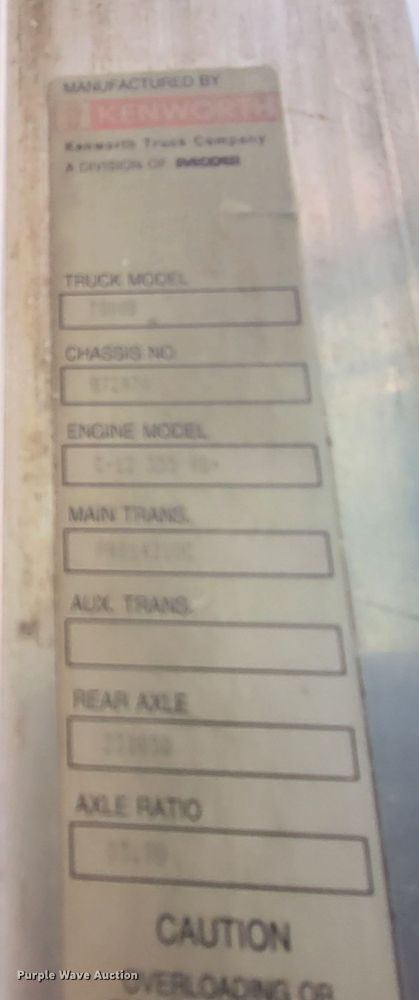 image for item HF9263 2001 Kenworth T800  semi truck