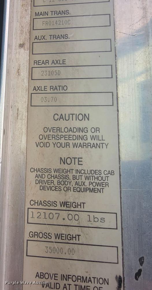 image for item HF9263 2001 Kenworth T800  semi truck