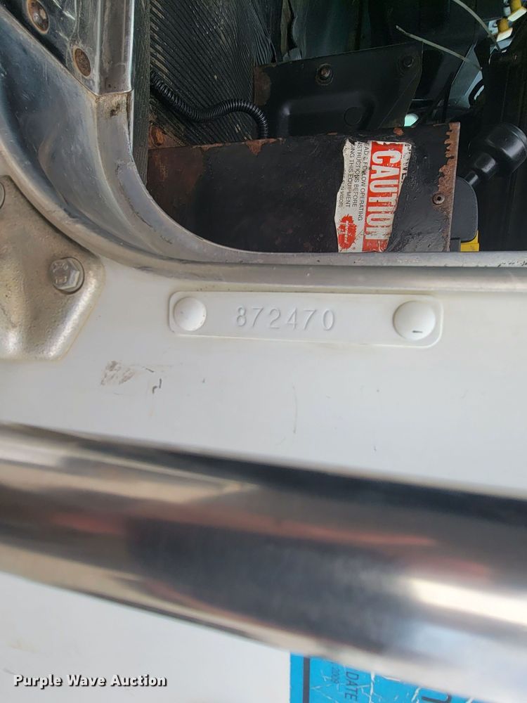 image for item HF9263 2001 Kenworth T800  semi truck