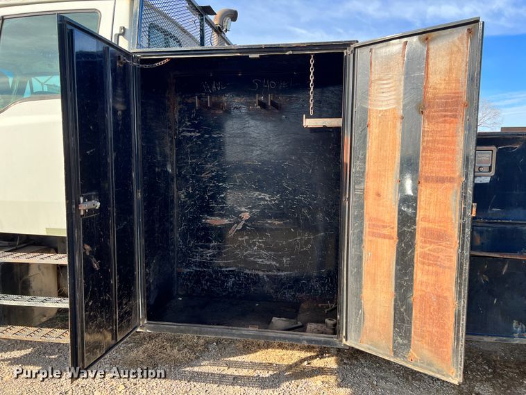 image for item ID9631 2000 Sterling L7500  Crew Cab utility / service truck