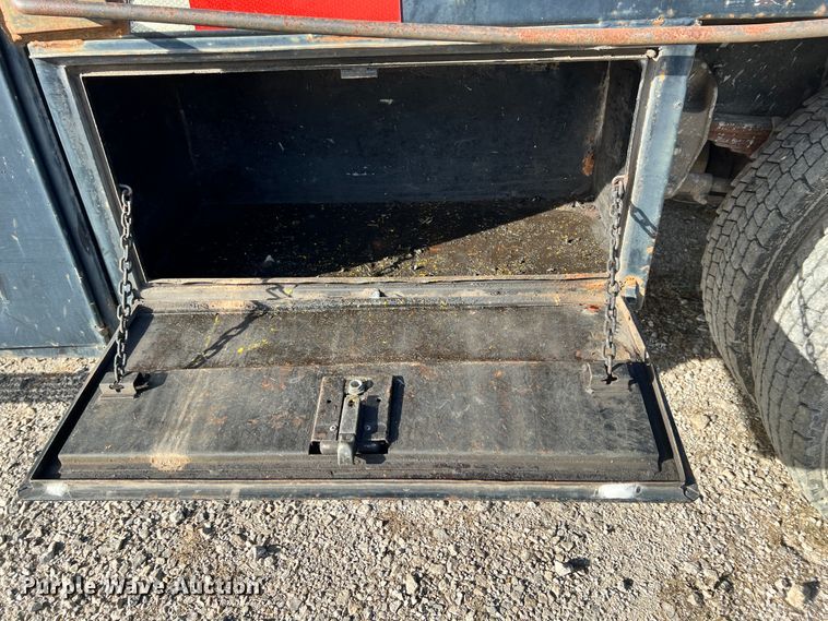 image for item ID9631 2000 Sterling L7500  Crew Cab utility / service truck