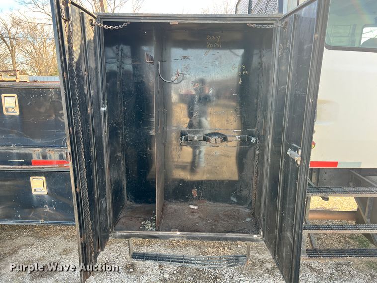 image for item ID9631 2000 Sterling L7500  Crew Cab utility / service truck