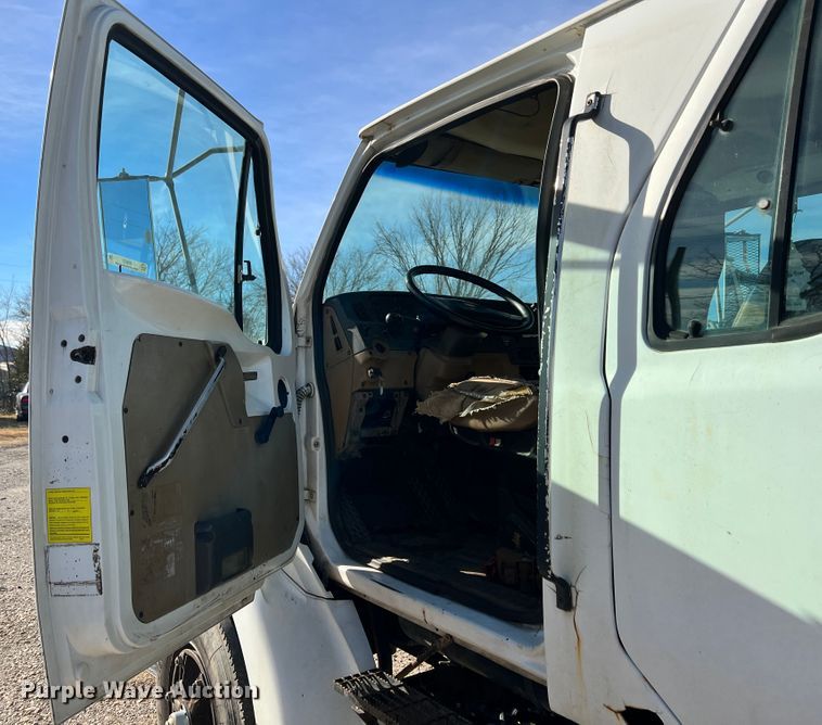 image for item ID9631 2000 Sterling L7500  Crew Cab utility / service truck