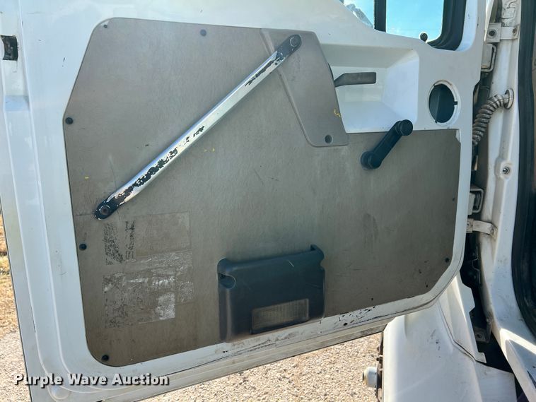 image for item ID9631 2000 Sterling L7500  Crew Cab utility / service truck