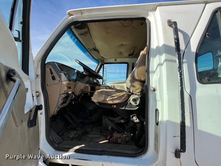 image for item ID9631 2000 Sterling L7500  Crew Cab utility / service truck