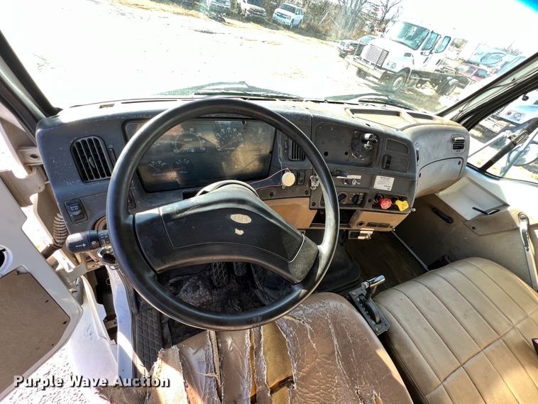 image for item ID9631 2000 Sterling L7500  Crew Cab utility / service truck